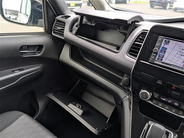 セレナ e-パワー ハイウェイスターV 純正メモリナビ/フルセグテレビ/全方位カメラ/両側パワースライドドア/プロパイロット/エマージェンシーブレーキ/BSM/オートホールド/前後コーナーセンサー/横滑り防止装置/盗難防止装置(31枚目)