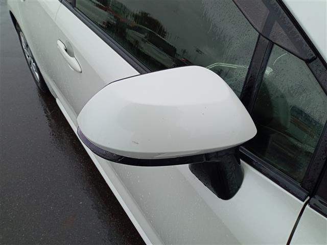 カローラ G-X プラス 純正ディスプレイオーディオ/フルセグTV/Bluetooth/バックカメラ/ETC/トヨタセーフティセンス/レーダークルーズコントロール/レーンキープアシスト/純正フロアマット/オートLEDライト(11枚目)