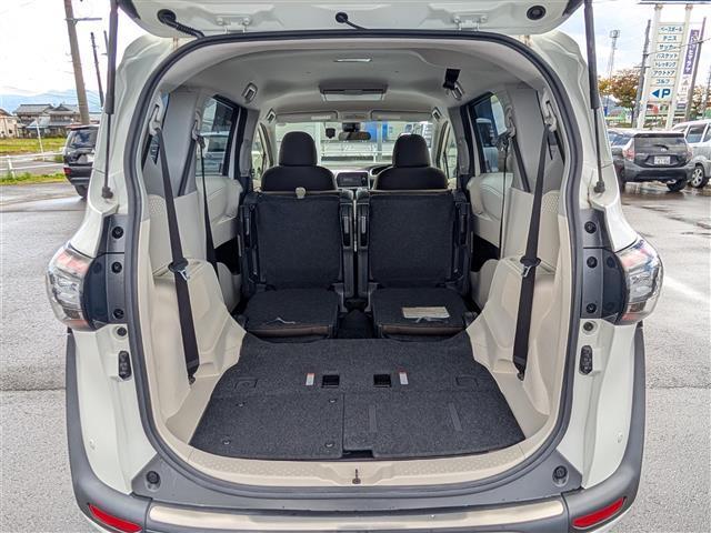 シエンタ ハイブリッドG 純正ナビ ☆CD DVD Bluetooth フルセグ AM FM☆純正12型フリップダウンモニター☆トヨタセーフティセンス☆プリクラッシュセーフティシステム☆レーンディパーチャーアラート(13枚目)