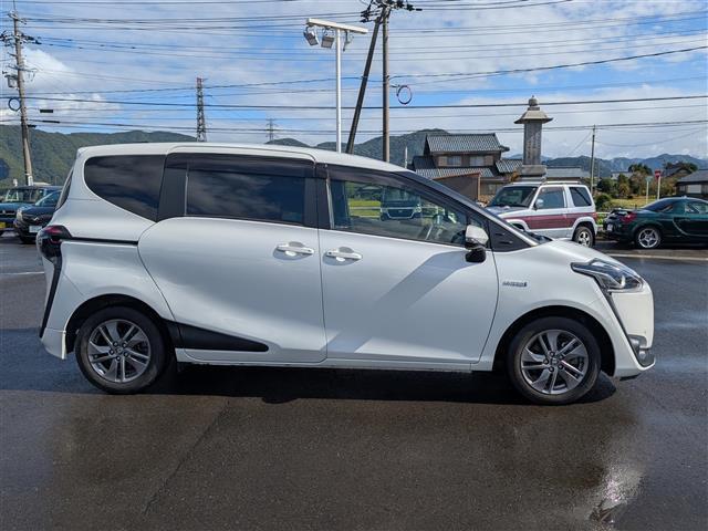 シエンタ ハイブリッドG 純正ナビ ☆CD DVD Bluetooth フルセグ AM FM☆純正12型フリップダウンモニター☆トヨタセーフティセンス☆プリクラッシュセーフティシステム☆レーンディパーチャーアラート(19枚目)