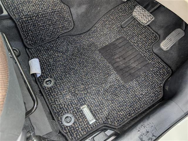 シエンタ ハイブリッドG 純正ナビ ☆CD DVD Bluetooth フルセグ AM FM☆純正12型フリップダウンモニター☆トヨタセーフティセンス☆プリクラッシュセーフティシステム☆レーンディパーチャーアラート(33枚目)