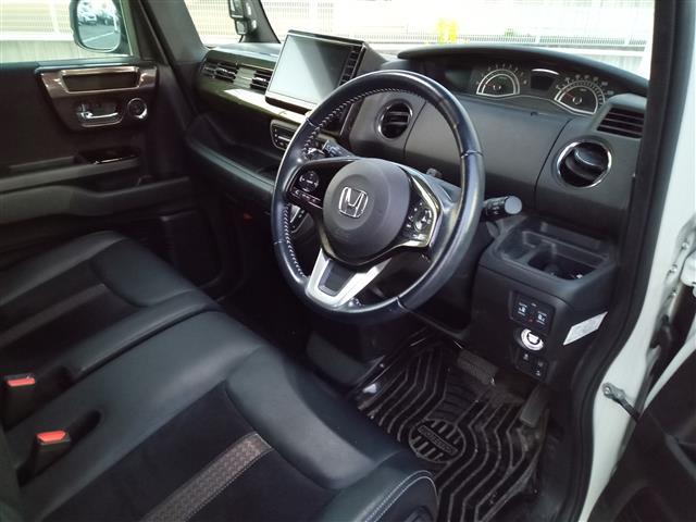 N-BOXカスタム G・Lターボホンダセンシング 4WD/純正8型ナビ/フルセグ/バックカメラ/両側パワースライドドア/ホンダセンシング/レーンキープアシスト/レーダークルーズコントロール/ETC/前後ドライブレコーダー/純正フロアマット(2枚目)
