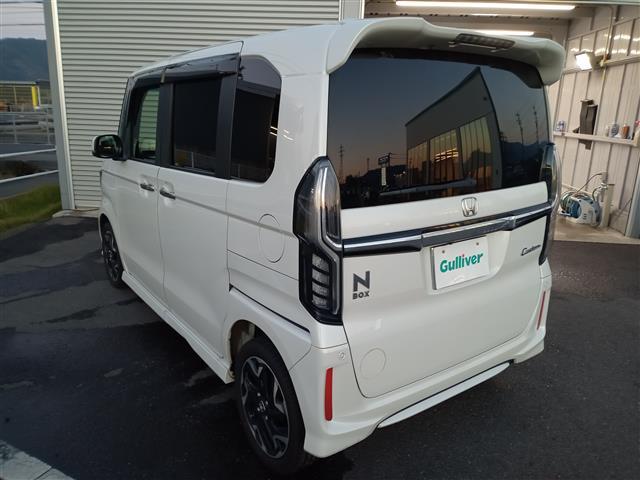 N-BOXカスタム G・Lターボホンダセンシング 4WD/純正8型ナビ/フルセグ/バックカメラ/両側パワースライドドア/ホンダセンシング/レーンキープアシスト/レーダークルーズコントロール/ETC/前後ドライブレコーダー/純正フロアマット(3枚目)