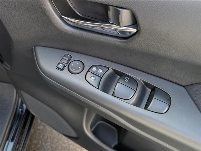 セレナ ハイウェイスターV 純正10インチナビ/AM/FM/フルセグ/BT/CD/DVD/全方位カメラ/両側パワースライドドア/11インチフリップダウンモニター/プロパイロット/踏み間違い衝突防止アシスト(17枚目)