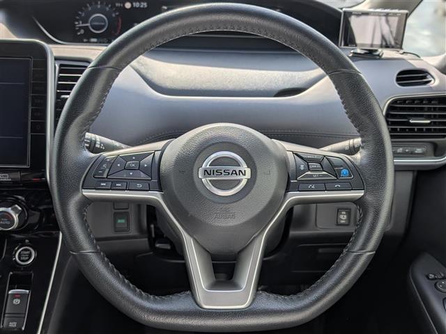 セレナ ハイウェイスターV 純正10インチナビ/AM/FM/フルセグ/BT/CD/DVD/全方位カメラ/両側パワースライドドア/11インチフリップダウンモニター/プロパイロット/踏み間違い衝突防止アシスト(19枚目)