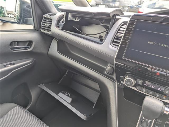 セレナ ハイウェイスターV 純正10インチナビ/AM/FM/フルセグ/BT/CD/DVD/全方位カメラ/両側パワースライドドア/11インチフリップダウンモニター/プロパイロット/踏み間違い衝突防止アシスト(25枚目)