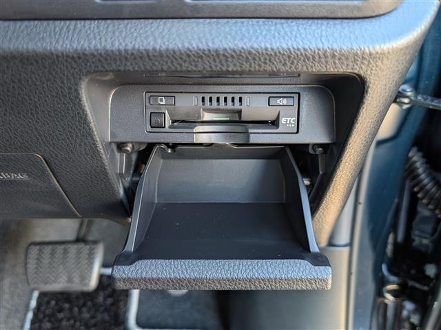 ヴォクシー ZS 煌III 純正SDナビ/AM/FM/ワンセグ/BT/CD/AUX/バックカメラ/両側パワースライドドア/トヨタセーフティセンス/クルーズコントロール/前後コーナーセンサー/レーンキープアシスト(7枚目)