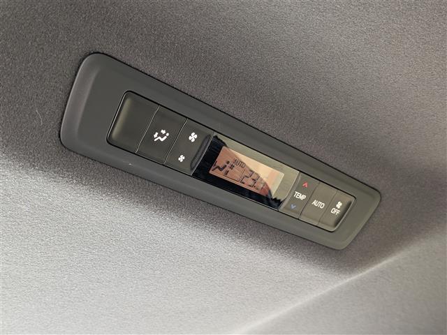 ヴォクシー ZS 煌III 純正SDナビ/AM/FM/ワンセグ/BT/CD/AUX/バックカメラ/両側パワースライドドア/トヨタセーフティセンス/クルーズコントロール/前後コーナーセンサー/レーンキープアシスト(9枚目)