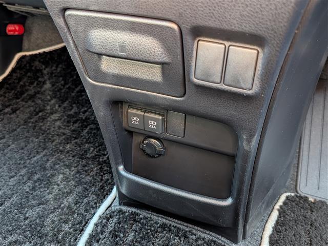 ヴォクシー ZS 煌III 純正SDナビ/AM/FM/ワンセグ/BT/CD/AUX/バックカメラ/両側パワースライドドア/トヨタセーフティセンス/クルーズコントロール/前後コーナーセンサー/レーンキープアシスト(31枚目)