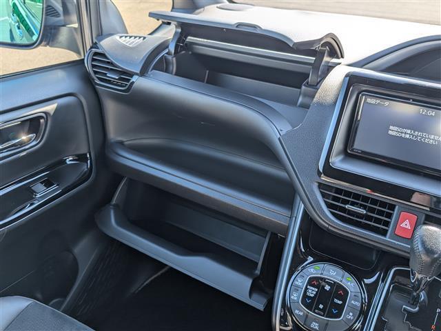 ヴォクシー ZS 煌III 純正SDナビ/AM/FM/ワンセグ/BT/CD/AUX/バックカメラ/両側パワースライドドア/トヨタセーフティセンス/クルーズコントロール/前後コーナーセンサー/レーンキープアシスト(32枚目)