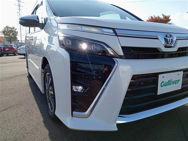 ヴォクシー ＺＳ　煌ＩＩ　純正９型ナビ／純正１２型後部モニター／フルセグ／Ｂｌｕｅｔｏｏｔｈ／バックカメラ／両側パワースライドドア／衝突防止／先行車発進告知／パーキングサポートブレーキ／クリアランスソナー／レーンキープアシスト（14枚目）