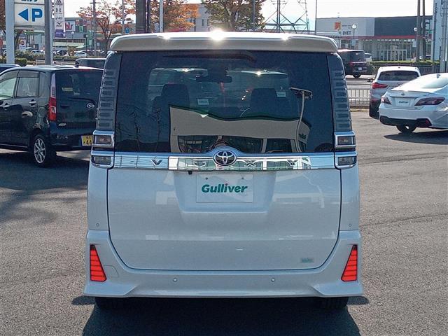 ヴォクシー ＺＳ　煌ＩＩ　純正９型ナビ／純正１２型後部モニター／フルセグ／Ｂｌｕｅｔｏｏｔｈ／バックカメラ／両側パワースライドドア／衝突防止／先行車発進告知／パーキングサポートブレーキ／クリアランスソナー／レーンキープアシスト（18枚目）