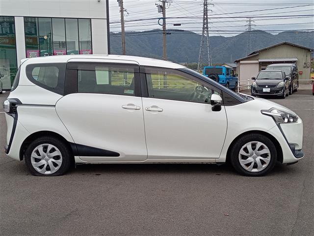 シエンタ Ｘ　Ｖパッケージ　純正ＵＳＢ／ＣＤチューナー／横滑り防止装置／アイドリングストップ／両側スライドドア／純正フロアマット／ダブルエアバッグ／三列シート／リモコンキー（15枚目）