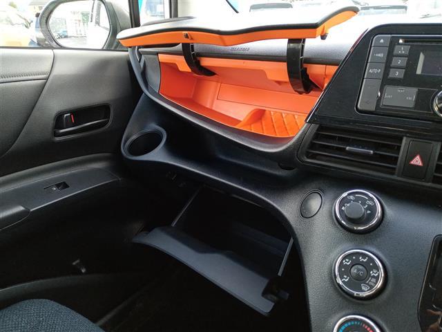 シエンタ Ｘ　Ｖパッケージ　純正ＵＳＢ／ＣＤチューナー／横滑り防止装置／アイドリングストップ／両側スライドドア／純正フロアマット／ダブルエアバッグ／三列シート／リモコンキー（22枚目）