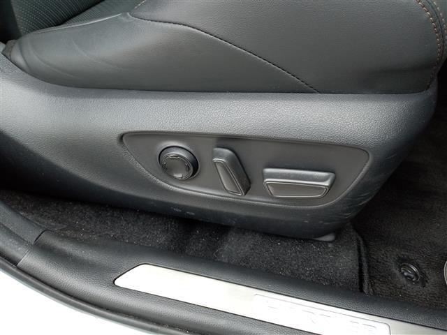 ハリアー Ｚ　レザーパッケージ　４ＷＤ／ガラスルーフ／純正１２．３型ナビ／フルセグ／Ｂｌｕｅｔｏｏｔｈ／全方位カメラ／ＪＢＬサウンド／衝突防止／置くだけ充電／デジタルインナーミラー／ＥＴＣ２．０／電動リアゲート／前席パワーシート（10枚目）