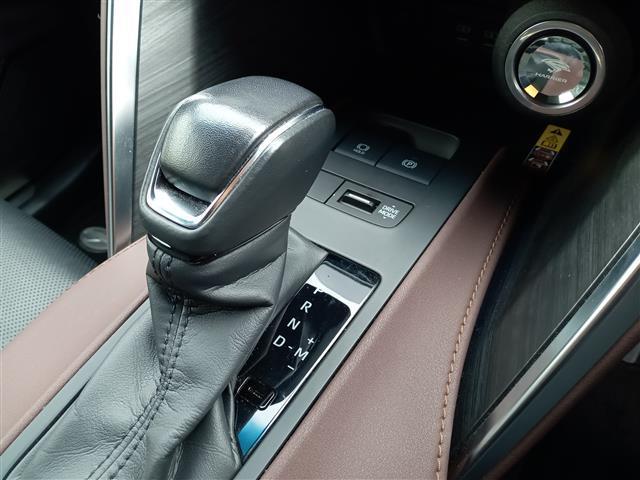 ハリアー Ｚ　レザーパッケージ　４ＷＤ／ガラスルーフ／純正１２．３型ナビ／フルセグ／Ｂｌｕｅｔｏｏｔｈ／全方位カメラ／ＪＢＬサウンド／衝突防止／置くだけ充電／デジタルインナーミラー／ＥＴＣ２．０／電動リアゲート／前席パワーシート（28枚目）