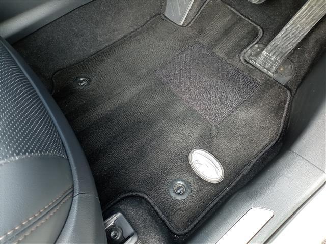 ハリアー Ｚ　レザーパッケージ　４ＷＤ／ガラスルーフ／純正１２．３型ナビ／フルセグ／Ｂｌｕｅｔｏｏｔｈ／全方位カメラ／ＪＢＬサウンド／衝突防止／置くだけ充電／デジタルインナーミラー／ＥＴＣ２．０／電動リアゲート／前席パワーシート（30枚目）