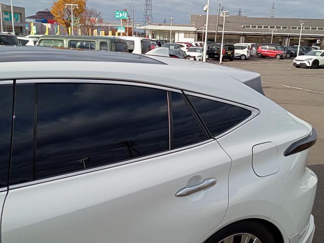 ハリアー Ｚ　レザーパッケージ　４ＷＤ／ガラスルーフ／純正１２．３型ナビ／フルセグ／Ｂｌｕｅｔｏｏｔｈ／全方位カメラ／ＪＢＬサウンド／衝突防止／置くだけ充電／デジタルインナーミラー／ＥＴＣ２．０／電動リアゲート／前席パワーシート（56枚目）