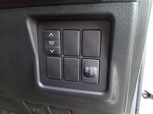 ランドクルーザープラド ＴＸ　Ｌパッケージ　４ＷＤ／社外ＨＤＤナビ／ワンセグＴＶ／ＣＤ／ＤＶＤ／Ｂｌｕｅｔｏｏｔｈ／バックカメラ／電動格納サードシート／クルーズコントロール／前後コーナーセンサー／前席シートヒーター／前席パワーシート（4枚目）