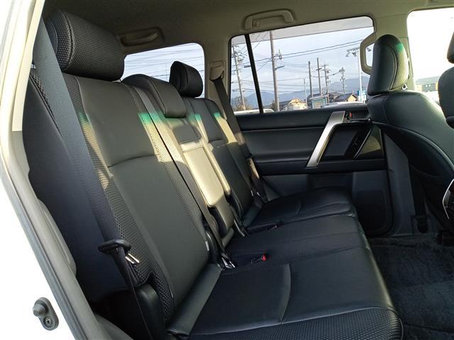 ランドクルーザープラド ＴＸ　Ｌパッケージ　４ＷＤ／社外ＨＤＤナビ／ワンセグＴＶ／ＣＤ／ＤＶＤ／Ｂｌｕｅｔｏｏｔｈ／バックカメラ／電動格納サードシート／クルーズコントロール／前後コーナーセンサー／前席シートヒーター／前席パワーシート（7枚目）