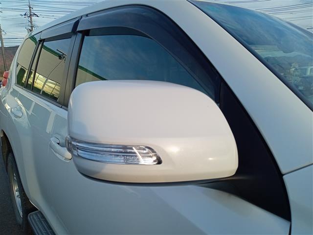 ランドクルーザープラド ＴＸ　Ｌパッケージ　４ＷＤ／社外ＨＤＤナビ／ワンセグＴＶ／ＣＤ／ＤＶＤ／Ｂｌｕｅｔｏｏｔｈ／バックカメラ／電動格納サードシート／クルーズコントロール／前後コーナーセンサー／前席シートヒーター／前席パワーシート（11枚目）