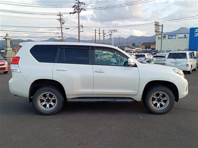 ランドクルーザープラド ＴＸ　Ｌパッケージ　４ＷＤ／社外ＨＤＤナビ／ワンセグＴＶ／ＣＤ／ＤＶＤ／Ｂｌｕｅｔｏｏｔｈ／バックカメラ／電動格納サードシート／クルーズコントロール／前後コーナーセンサー／前席シートヒーター／前席パワーシート（15枚目）