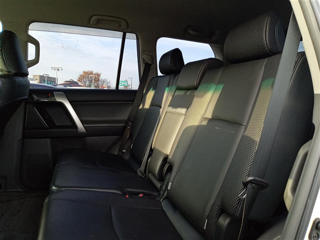 ランドクルーザープラド ＴＸ　Ｌパッケージ　４ＷＤ／社外ＨＤＤナビ／ワンセグＴＶ／ＣＤ／ＤＶＤ／Ｂｌｕｅｔｏｏｔｈ／バックカメラ／電動格納サードシート／クルーズコントロール／前後コーナーセンサー／前席シートヒーター／前席パワーシート（26枚目）