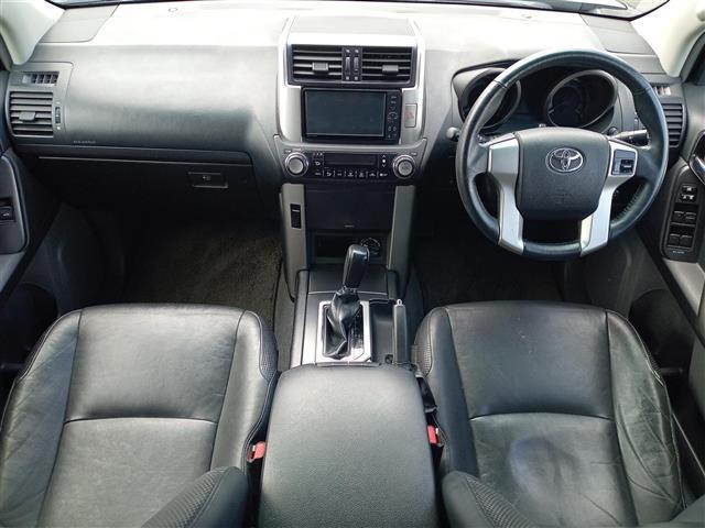 ランドクルーザープラド ＴＸ　Ｌパッケージ　４ＷＤ／純正ＳＤナビ／バックカメラ／横滑り防止装置／マルチテレインセレクト／クルーズコントロール／前席パワーシート／前席シートヒーター／ＥＴＣ／純正フロアマット／電動格納サードシート（2枚目）