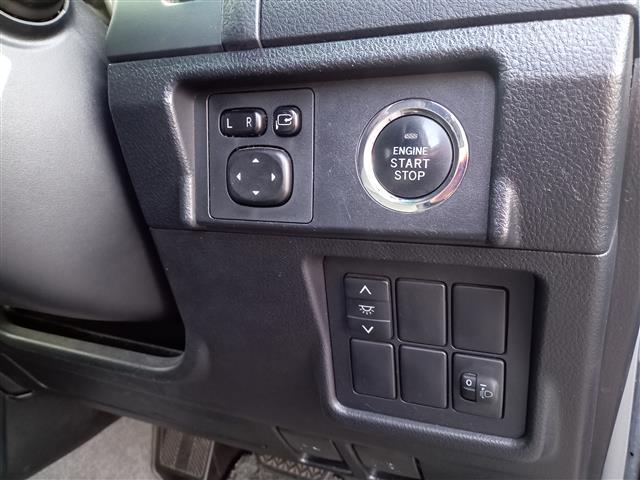 ランドクルーザープラド ＴＸ　Ｌパッケージ　４ＷＤ／純正ＳＤナビ／バックカメラ／横滑り防止装置／マルチテレインセレクト／クルーズコントロール／前席パワーシート／前席シートヒーター／ＥＴＣ／純正フロアマット／電動格納サードシート（8枚目）