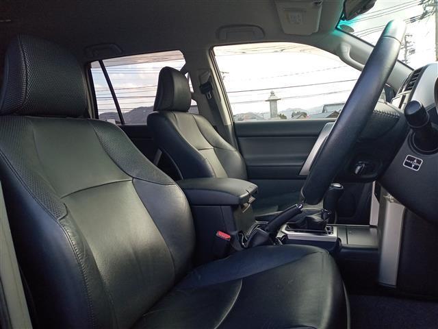 ランドクルーザープラド ＴＸ　Ｌパッケージ　４ＷＤ／純正ＳＤナビ／バックカメラ／横滑り防止装置／マルチテレインセレクト／クルーズコントロール／前席パワーシート／前席シートヒーター／ＥＴＣ／純正フロアマット／電動格納サードシート（10枚目）