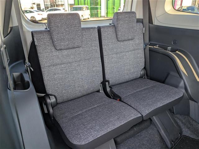 シエンタ ハイブリッドＺ　純正ディスプレイオーディオ／ＡＭ／ＦＭ／ＢＴ／ＵＳＢ／Ｍｉｒａｃａｓｔ／全方位カメラ／両側パワースライドドア／全車速追従機能付クルーズコントロール／前後コーナーセンサー／ＢＳＭ・ＰＤＡ（12枚目）