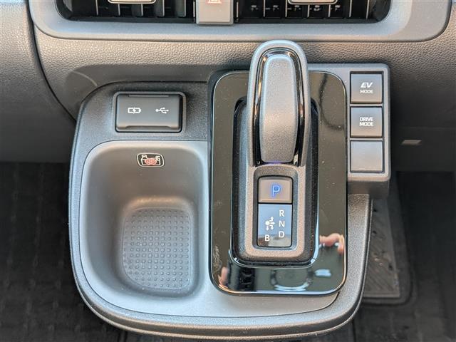 シエンタ ハイブリッドＺ　純正ディスプレイオーディオ／ＡＭ／ＦＭ／ＢＴ／ＵＳＢ／Ｍｉｒａｃａｓｔ／全方位カメラ／両側パワースライドドア／全車速追従機能付クルーズコントロール／前後コーナーセンサー／ＢＳＭ・ＰＤＡ（30枚目）