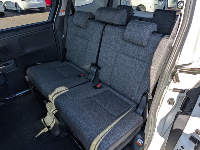 シエンタ ハイブリッドＺ　純正ディスプレイオーディオ／ＡＭ／ＦＭ／ＢＴ／ＵＳＢ／Ｍｉｒａｃａｓｔ／全方位カメラ／両側パワースライドドア／全車速追従機能付クルーズコントロール／前後コーナーセンサー／ＢＳＭ・ＰＤＡ（35枚目）