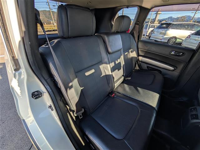 エクストレイル ２０Ｘ　４ＷＤ／純正メモリナビ／ＡＭ／ＦＭ／フルセグ／ＢＴ／ＣＤ／ＤＶＤ／バックカメラ／横滑り防止装置／盗難防止装置／寒冷地仕様／前後ドライブレコーダー／ＥＴＣ／全席シートヒーター（8枚目）