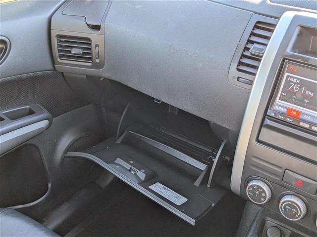 エクストレイル ２０Ｘ　４ＷＤ／純正メモリナビ／ＡＭ／ＦＭ／フルセグ／ＢＴ／ＣＤ／ＤＶＤ／バックカメラ／横滑り防止装置／盗難防止装置／寒冷地仕様／前後ドライブレコーダー／ＥＴＣ／全席シートヒーター（26枚目）