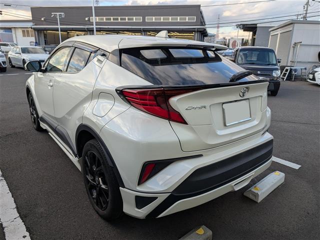 C-HR G-T モード ネロ セーフティプラス 4WD/純正8インチディスプレイオーディオ/AM/FM/フルセグ/BT/USB/Miracast/全方位カメラ/モデリスタエアロ/全車速追従機能付クルーズコントロール/前後コーナーセンサー(3枚目)