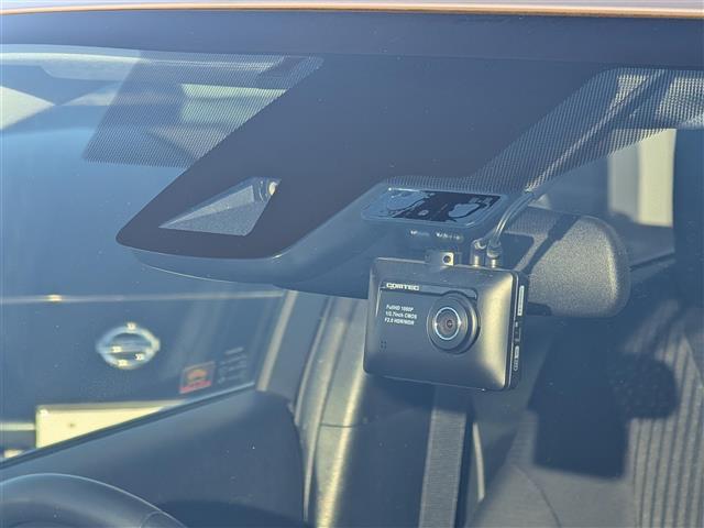 プリウス S 純正SDナビ(Bluetooth/TV/CD)/Toyota Safety Sense/アイドリングストップ/Bモニター/ETC/前後ドラレコ/スタッドレス/保証書/取扱説明書/スマートキー(4枚目)