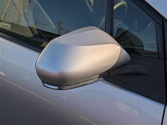 プリウス S 純正SDナビ(Bluetooth/TV/CD)/Toyota Safety Sense/アイドリングストップ/Bモニター/ETC/前後ドラレコ/スタッドレス/保証書/取扱説明書/スマートキー(11枚目)