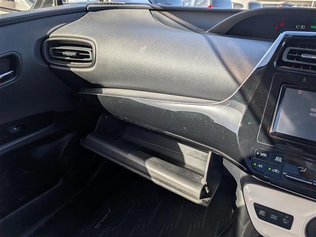 プリウス S 純正SDナビ/AM/FM/フルセグ/BT/CD/AUX/バックカメラ/衝突被害軽減システム/レーダークルーズコントロール/前後コーナーセンサー/レーンキープアシスト/横滑り防止装置(26枚目)