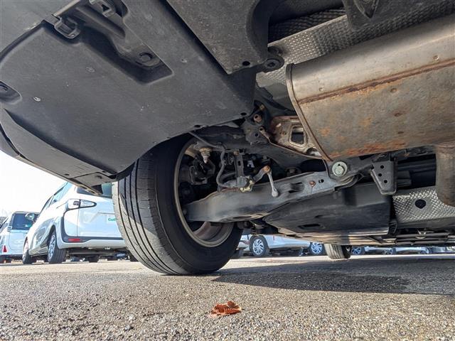 プリウス S 純正SDナビ/AM/FM/フルセグ/BT/CD/AUX/バックカメラ/衝突被害軽減システム/レーダークルーズコントロール/前後コーナーセンサー/レーンキープアシスト/横滑り防止装置(39枚目)