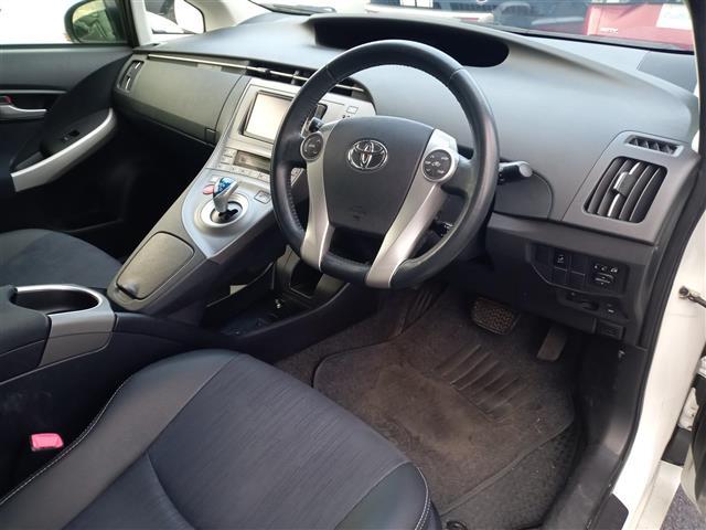 プリウス G 純正SDナビ/フルセグ/バックカメラ/クルーズコントロール/ハーフレザーシート/前席パワーシート/ドライブレコーダー/ETC/オートLEDライト/スマートキー(2枚目)