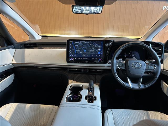 ＬＭ ＬＭ５００ｈ　バージョンＬ　モデリスタエアロ　マークレビンソン　リヤエンターテイメント　ガラスルーフ　ユニバーサルステップ　ＨＵＤ　純正ナビ　ＴＶ　全方位カメラ　白革　エアシート　シートヒーター　デジタルインナーミラー　ドラレコ（4枚目）
