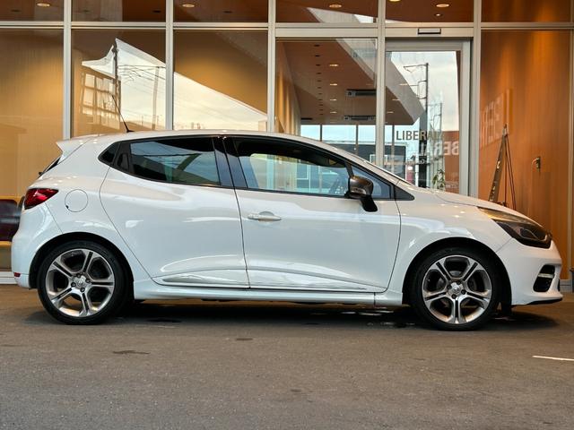 ルーテシア ＧＴ　社外メモリナビ　ＴＶ　バックカメラ　バックセンサー　クルーズコントロール　パドルシフト　１７インチＡＷ　キーレスキー　オートライト　ヘッドライトレベライザー　Ｒ．Ｓ．Ｄｒｉｖｅ　ＥＴＣ　ドラレコ（53枚目）