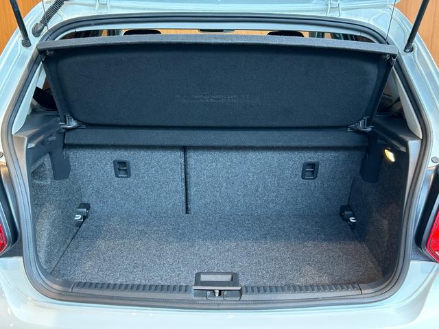 ポロ クロスポロ　ＡＣＣ　ＦｒｏｎｔＡｓｓｉｓｔ　純正ナビ　ＴＶ　バックカメラ　キセノンヘッドライト　オートライト　フロント／バックフォグランプ　１７インチＡＷ　キーレスキー　パドルシフト　ステアリングスイッチ　ＥＴＣ（53枚目）