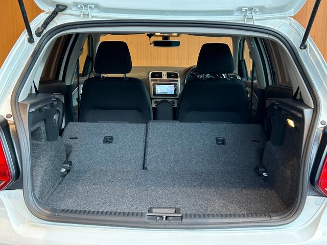 ポロ クロスポロ　ＡＣＣ　ＦｒｏｎｔＡｓｓｉｓｔ　純正ナビ　ＴＶ　バックカメラ　キセノンヘッドライト　オートライト　フロント／バックフォグランプ　１７インチＡＷ　キーレスキー　パドルシフト　ステアリングスイッチ　ＥＴＣ（56枚目）