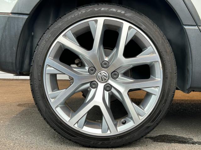 ポロ クロスポロ　ＡＣＣ　ＦｒｏｎｔＡｓｓｉｓｔ　純正ナビ　ＴＶ　バックカメラ　キセノンヘッドライト　オートライト　フロント／バックフォグランプ　１７インチＡＷ　キーレスキー　パドルシフト　ステアリングスイッチ　ＥＴＣ（68枚目）