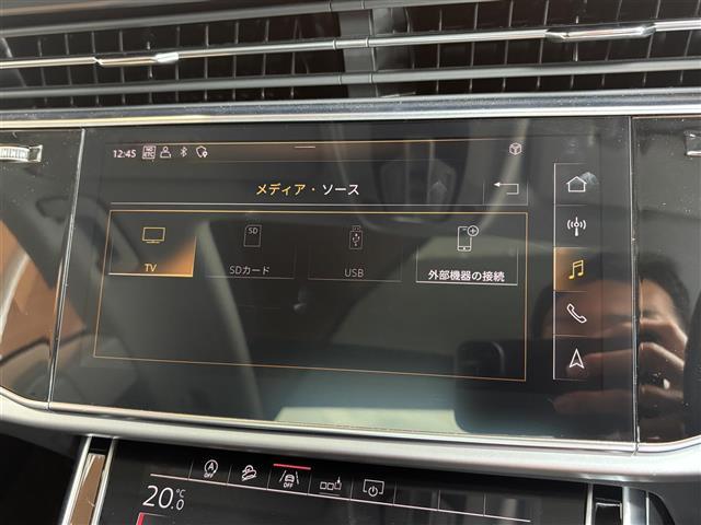 Ｑ８ ５５ＴＦＳＩクワトロ　デビューパッケージラグジュアリ　コンフォートアシスタンスＰＫＧ　パノラマサンルーフ　Ｂａｎｇ＆Ｏｌｕｆｓｅｎ　バーチャルコックピット　ＭＭＩナビ　ＴＶ　全方位カメラ　ＨＤマトリクスＬＥＤ　黒革　エアシート　２０インチＡＷ　エアサス（11枚目）