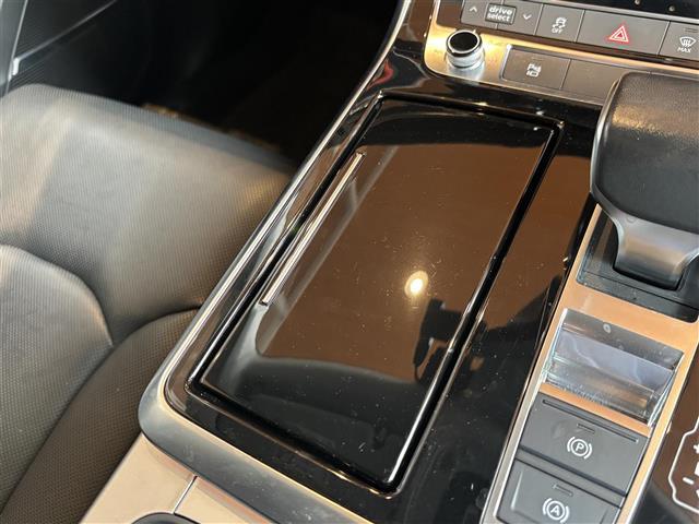 Ｑ８ ５５ＴＦＳＩクワトロ　デビューパッケージラグジュアリ　コンフォートアシスタンスＰＫＧ　パノラマサンルーフ　Ｂａｎｇ＆Ｏｌｕｆｓｅｎ　バーチャルコックピット　ＭＭＩナビ　ＴＶ　全方位カメラ　ＨＤマトリクスＬＥＤ　黒革　エアシート　２０インチＡＷ　エアサス（17枚目）