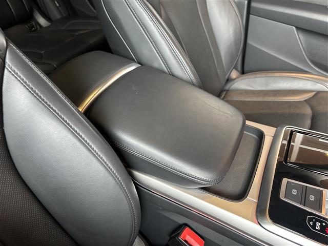 Ｑ８ ５５ＴＦＳＩクワトロ　デビューパッケージラグジュアリ　コンフォートアシスタンスＰＫＧ　パノラマサンルーフ　Ｂａｎｇ＆Ｏｌｕｆｓｅｎ　バーチャルコックピット　ＭＭＩナビ　ＴＶ　全方位カメラ　ＨＤマトリクスＬＥＤ　黒革　エアシート　２０インチＡＷ　エアサス（19枚目）