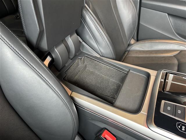 Ｑ８ ５５ＴＦＳＩクワトロ　デビューパッケージラグジュアリ　コンフォートアシスタンスＰＫＧ　パノラマサンルーフ　Ｂａｎｇ＆Ｏｌｕｆｓｅｎ　バーチャルコックピット　ＭＭＩナビ　ＴＶ　全方位カメラ　ＨＤマトリクスＬＥＤ　黒革　エアシート　２０インチＡＷ　エアサス（20枚目）